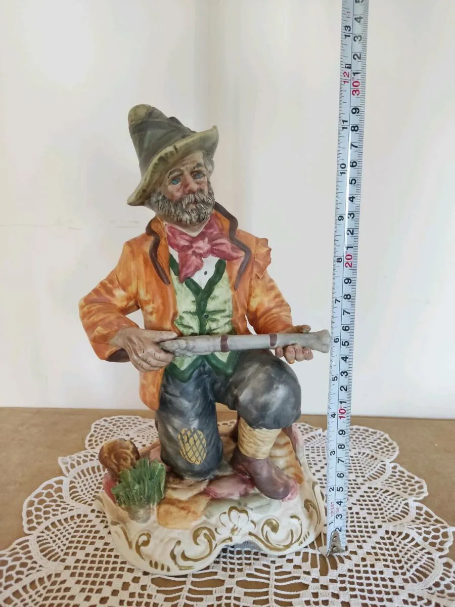 Vintage Large Sartori Capodimonte Hunter Figurine - Image 2