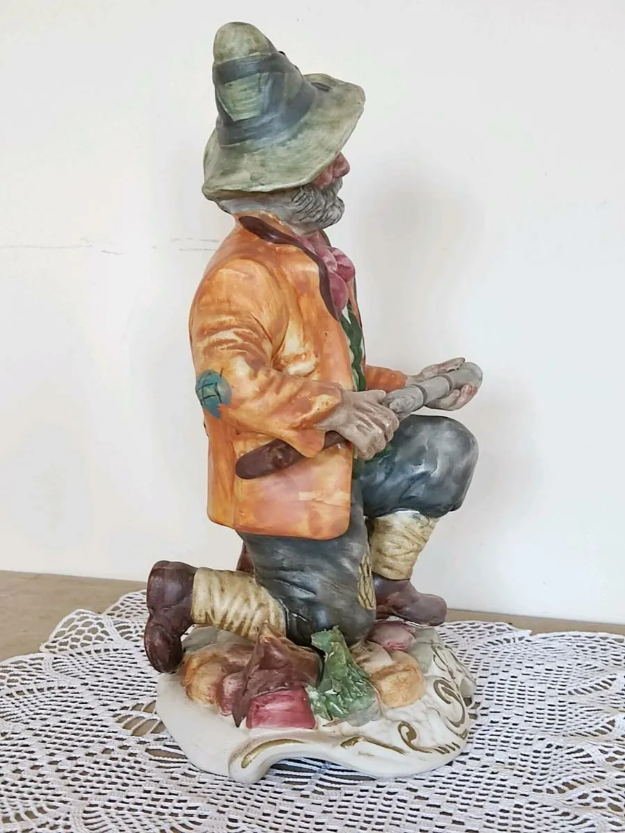 Vintage Large Sartori Capodimonte Hunter Figurine - Image 3