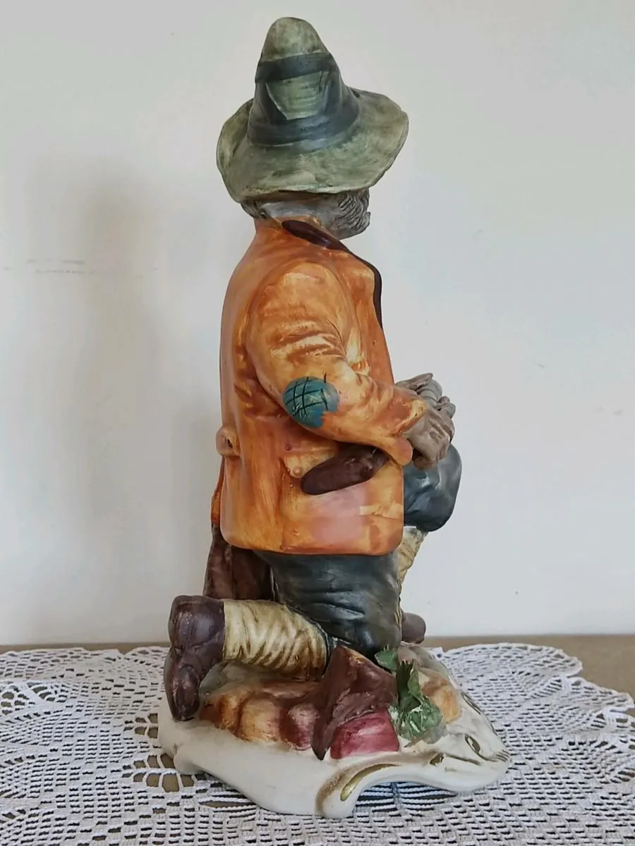 Vintage Large Sartori Capodimonte Hunter Figurine - Image 4