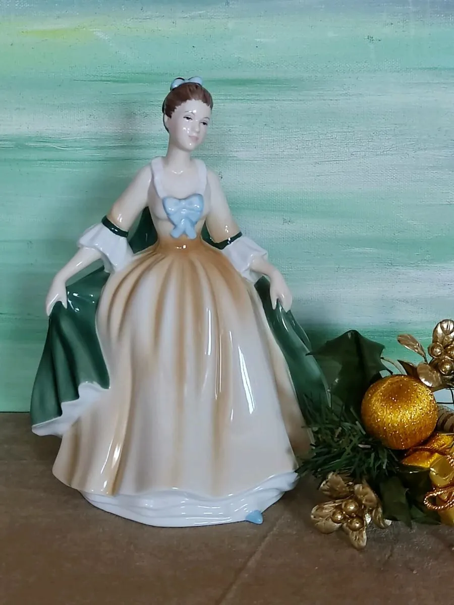 Beautiful Royal Doulton figurine "ELEGANCE" HN5092 - Image 1