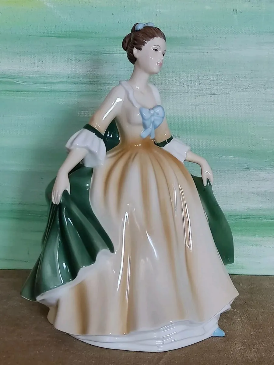 Beautiful Royal Doulton figurine "ELEGANCE" HN5092 - Image 2
