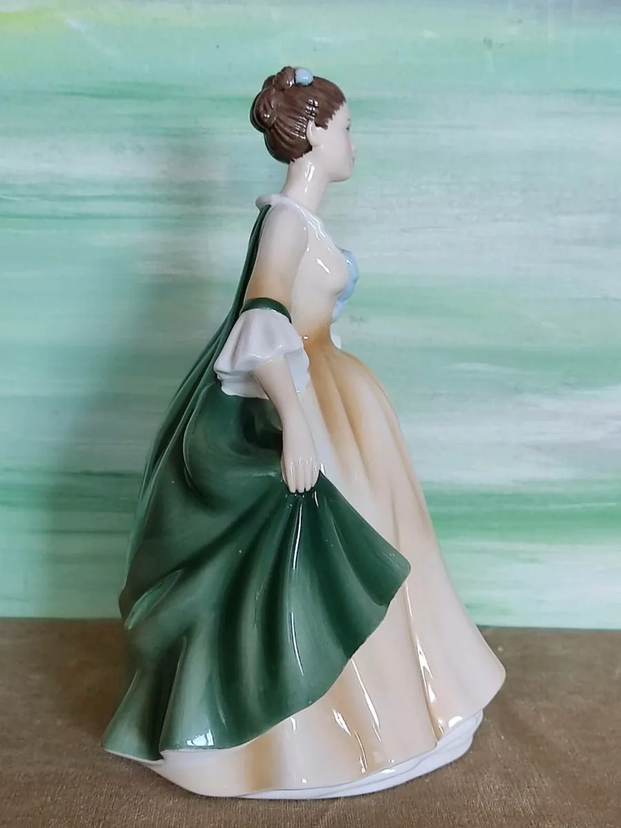 Beautiful Royal Doulton figurine "ELEGANCE" HN5092 - Image 3