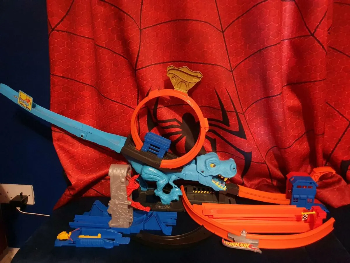 Hotwheels Dino Track with extra pieces (Free)