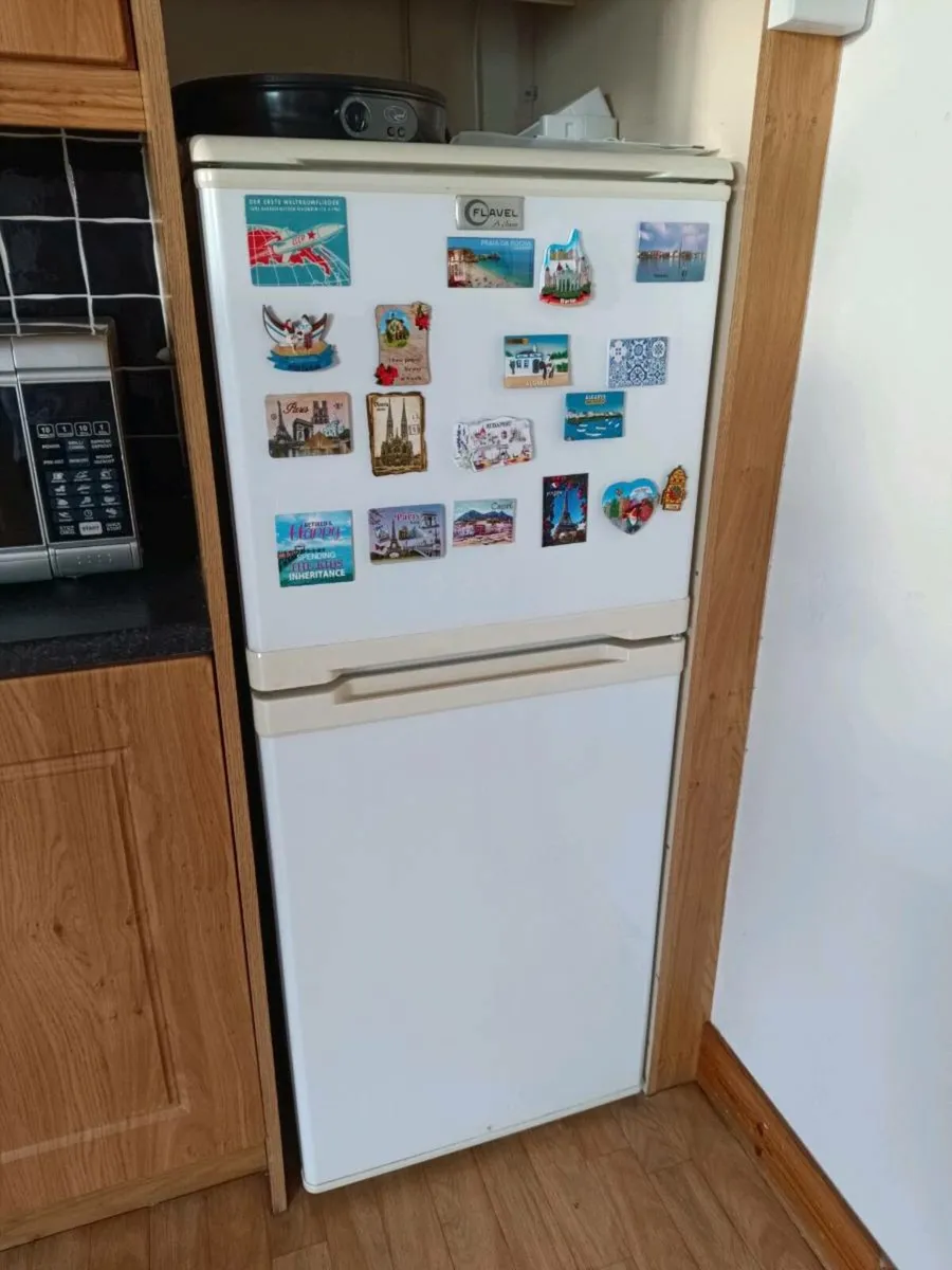 Compact fridge freezer - Image 2