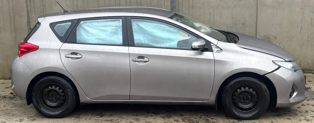 2013 Toyota Auris for parts - Image 2