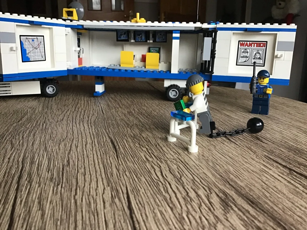 Lego mobile police unit - Image 2