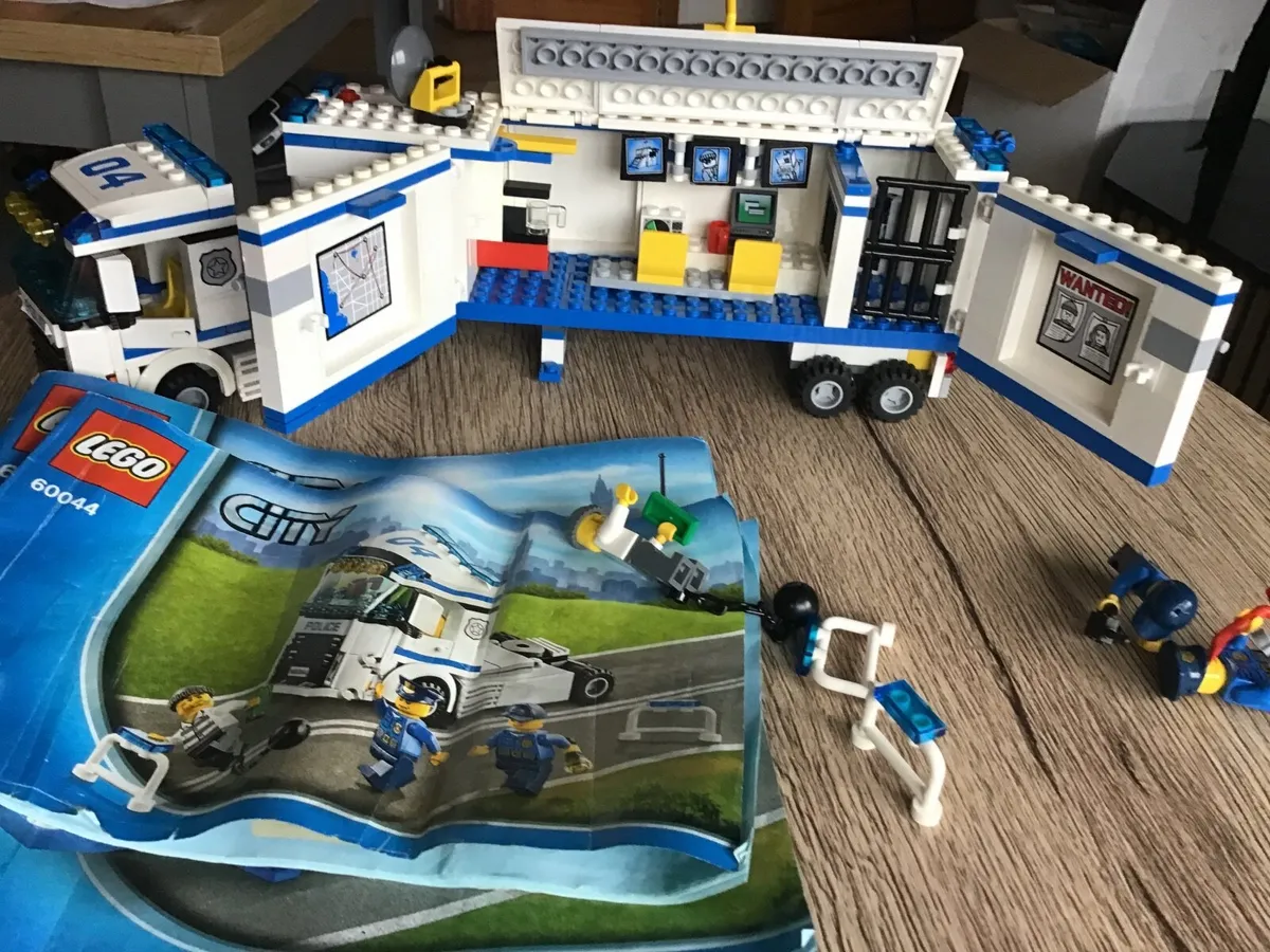 Lego mobile police unit - Image 4