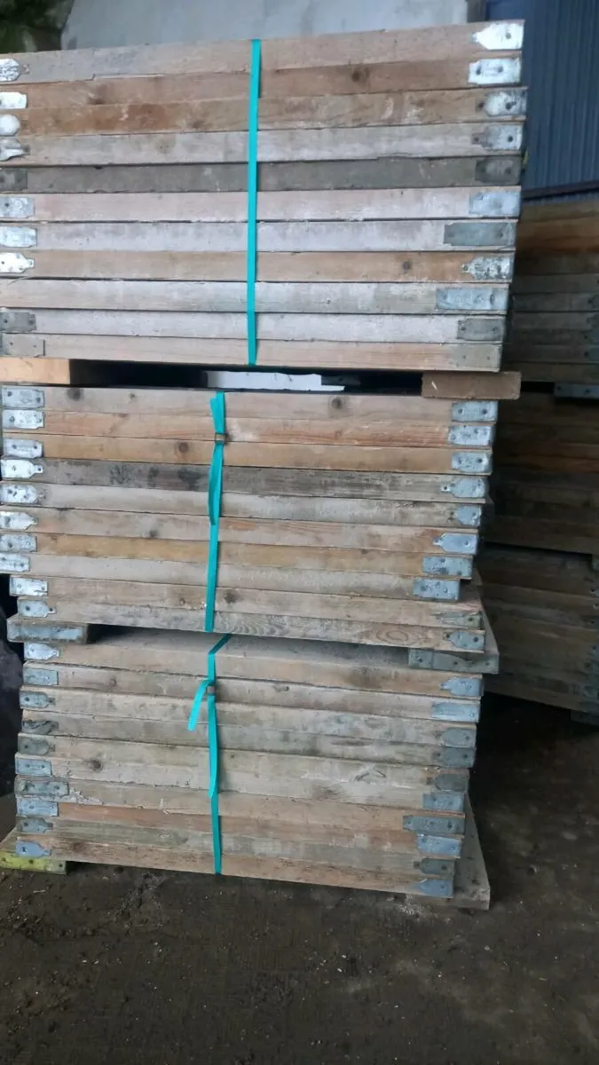 4ft planks slightly used€8 - Image 3