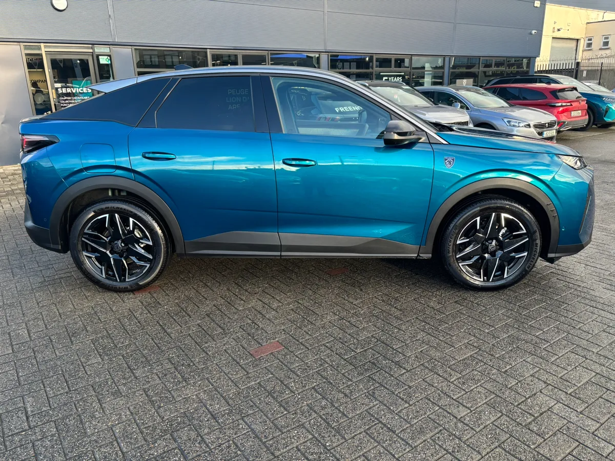 2025 Peugeot 3008 GT hybrid - Image 3