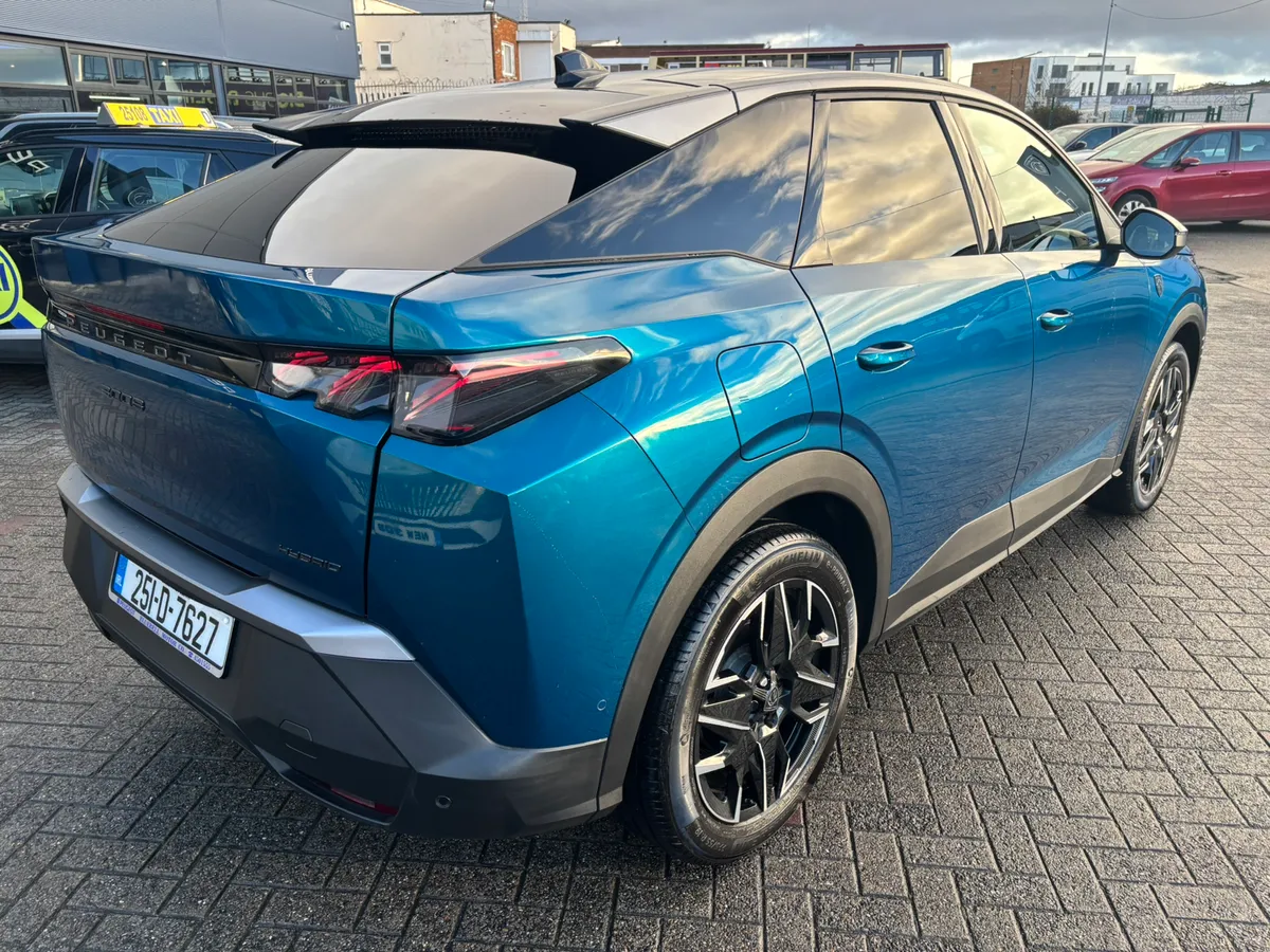2025 Peugeot 3008 GT hybrid - Image 4