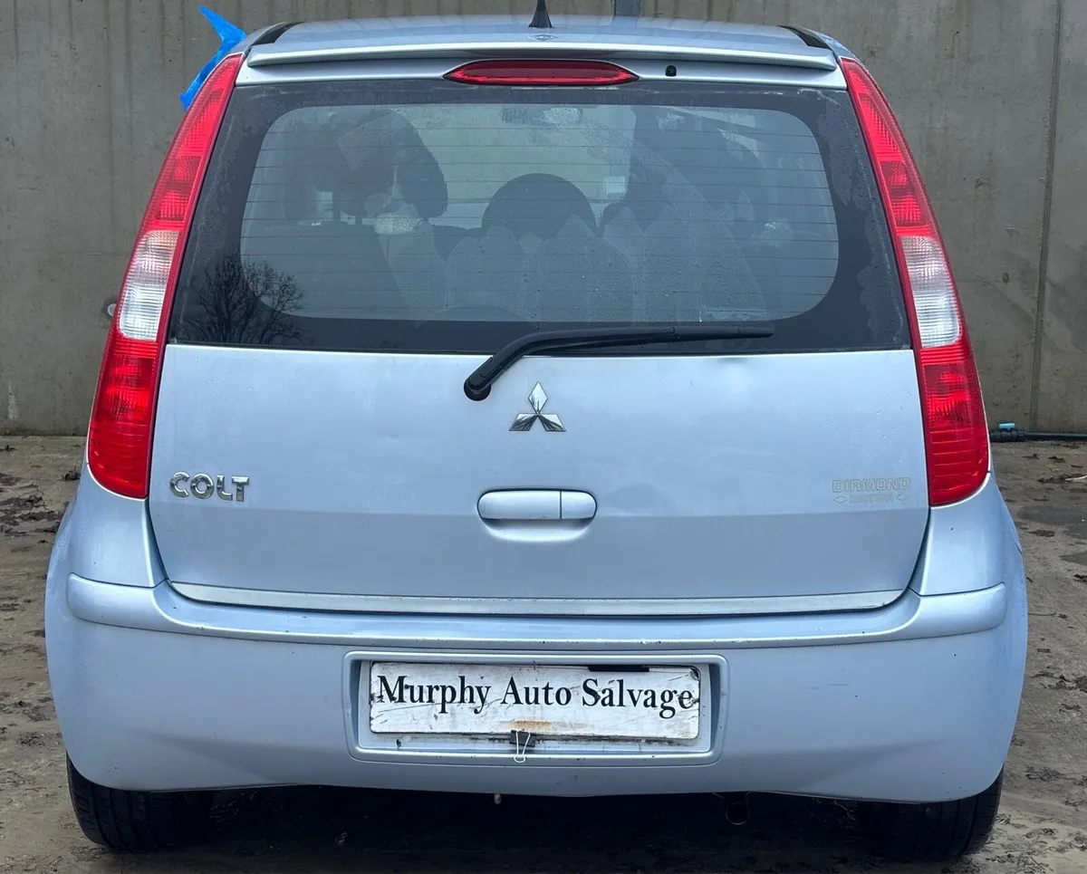2007 Mitsubishi Colt for parts - Image 3