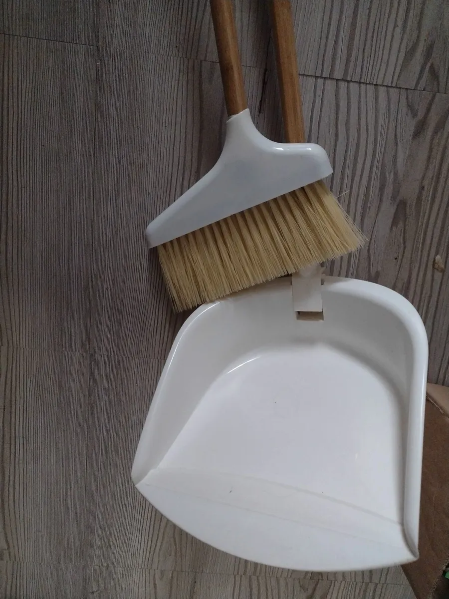 New dustpan and brush set - Image 2