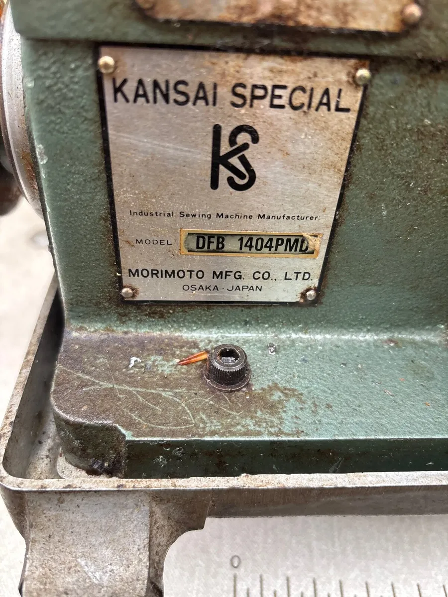 Sewing machine - Image 1