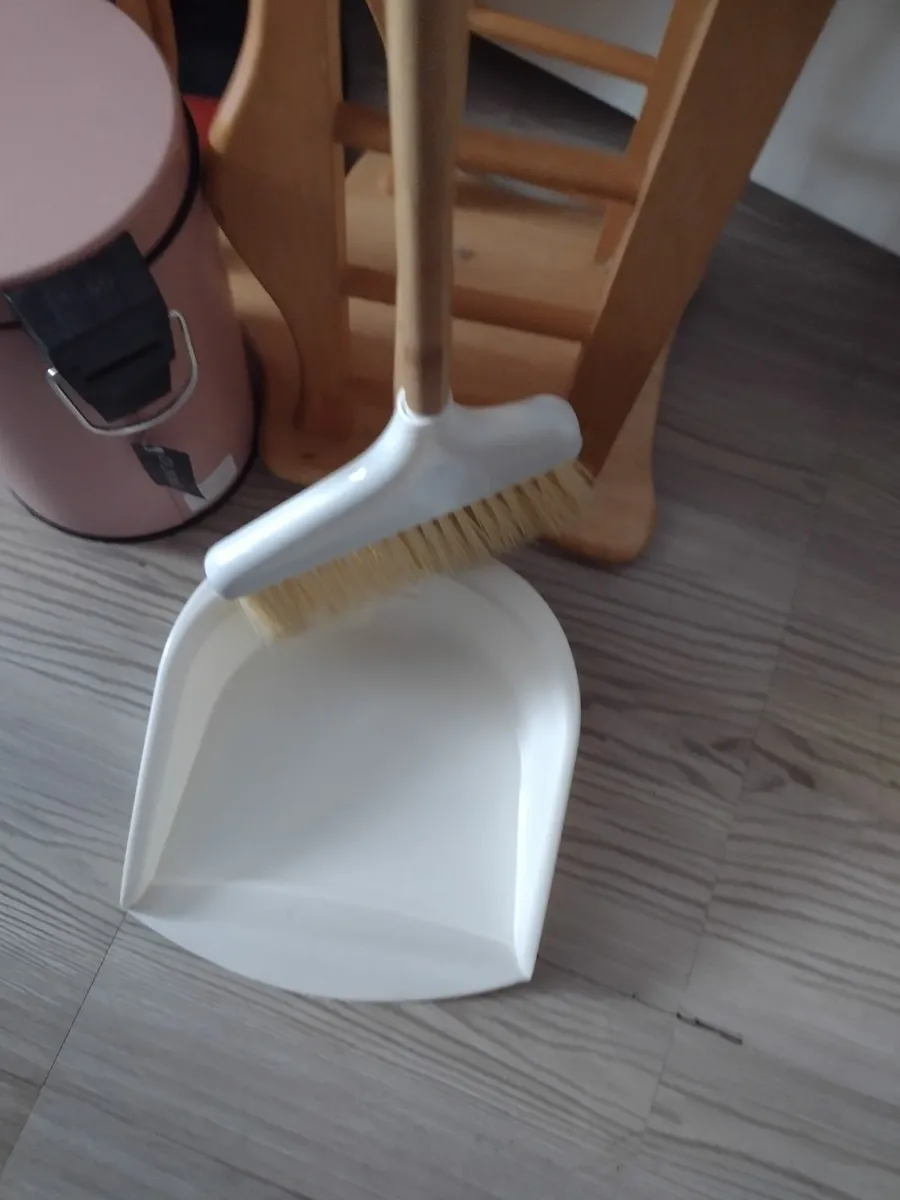 New dustpan and brush set - Image 1
