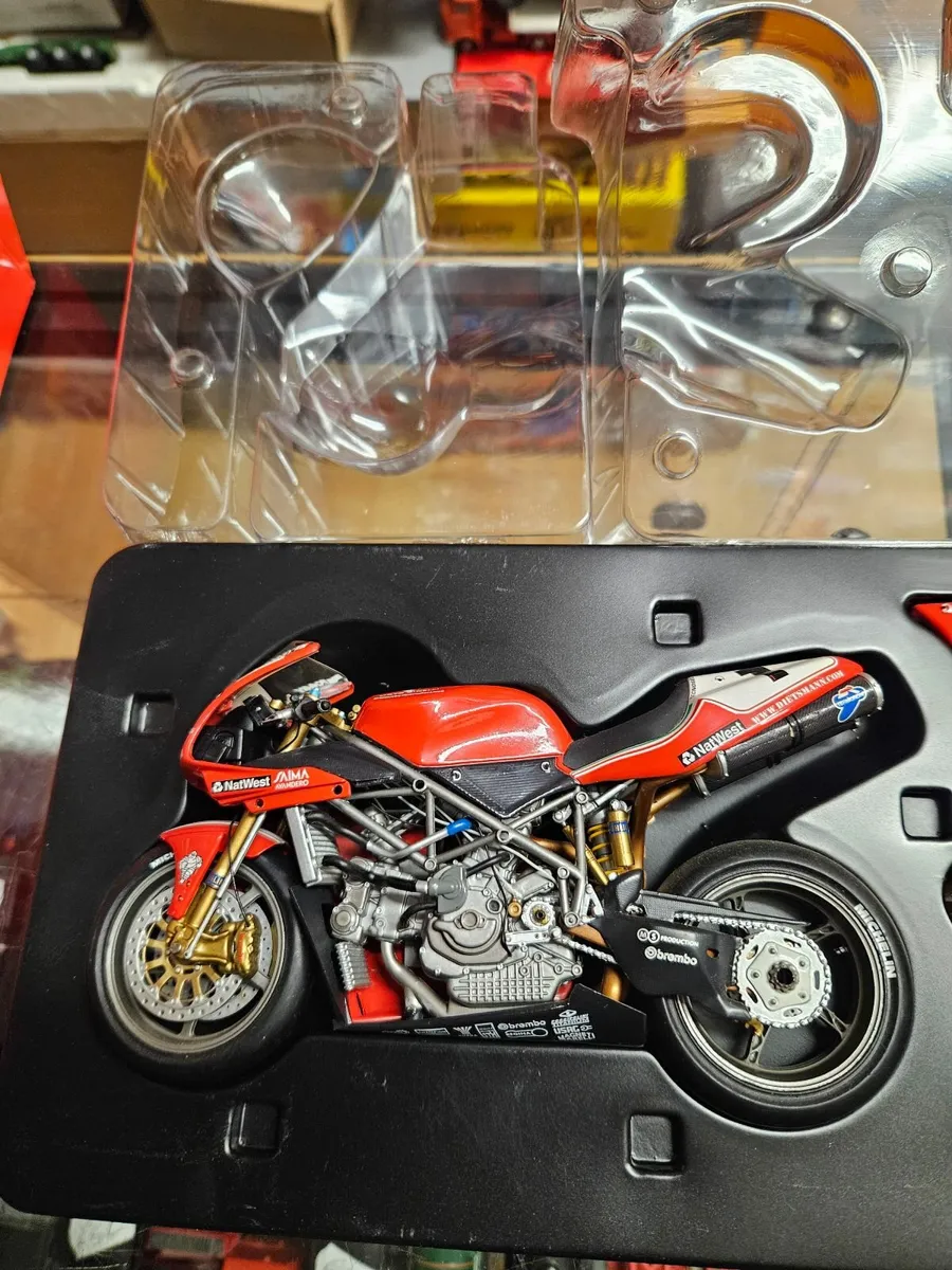 Corgi Minichamps Ducati Carl Fogarty - Image 2