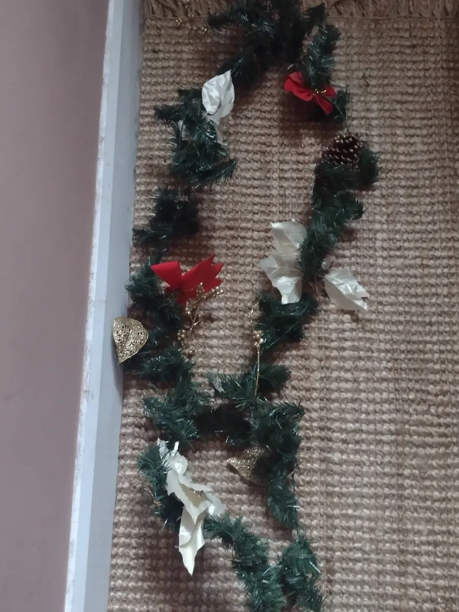 Christmas Garland 9ft - Image 1