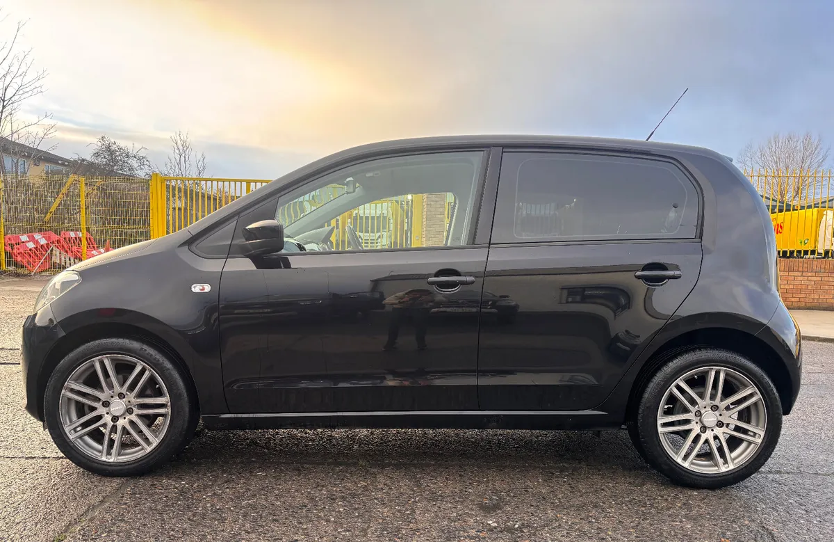 Volkswagen Up! 1.0 Petrol *Automatic* - Image 4
