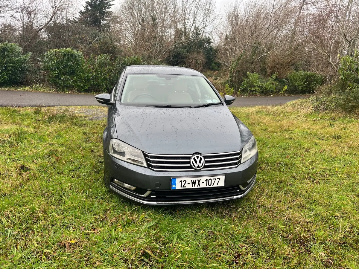 Volkswagen Passat 2012 - Image 2