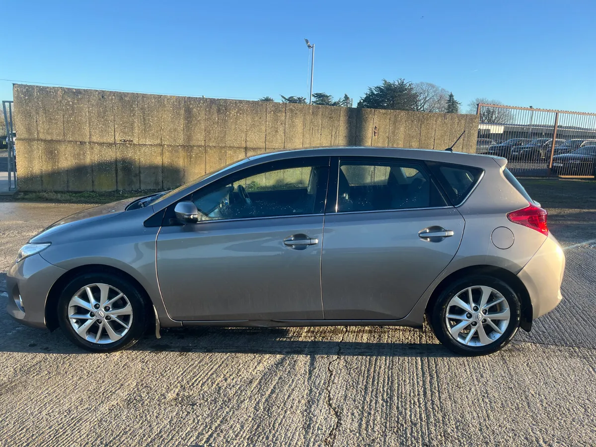 Toyota Auris 2013 - Image 4
