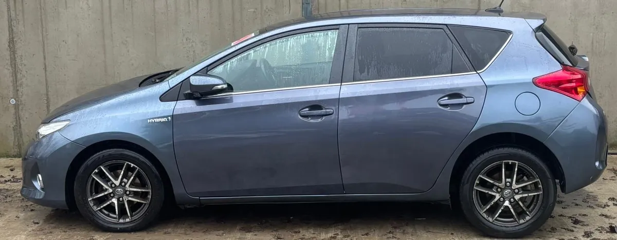 2015 Toyota Auris parts - Image 2