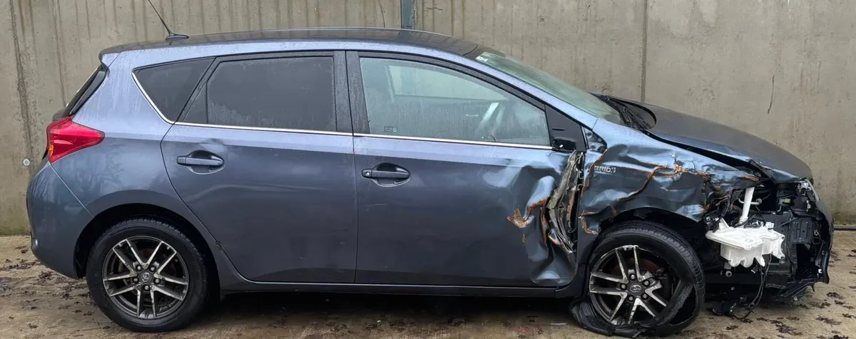 2015 Toyota Auris parts - Image 3