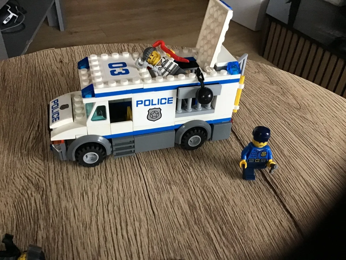 Lego prisoner transporter - Image 2