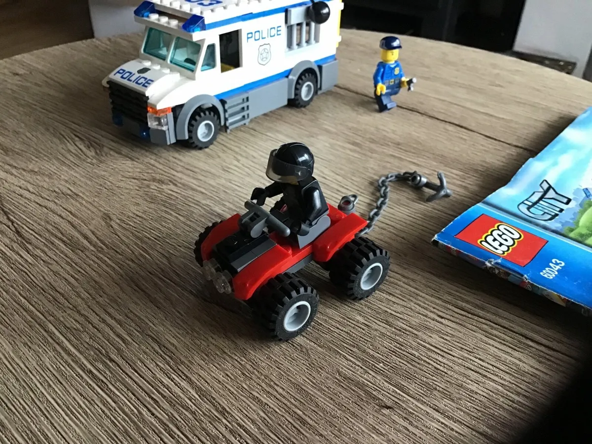 Lego prisoner transporter - Image 3