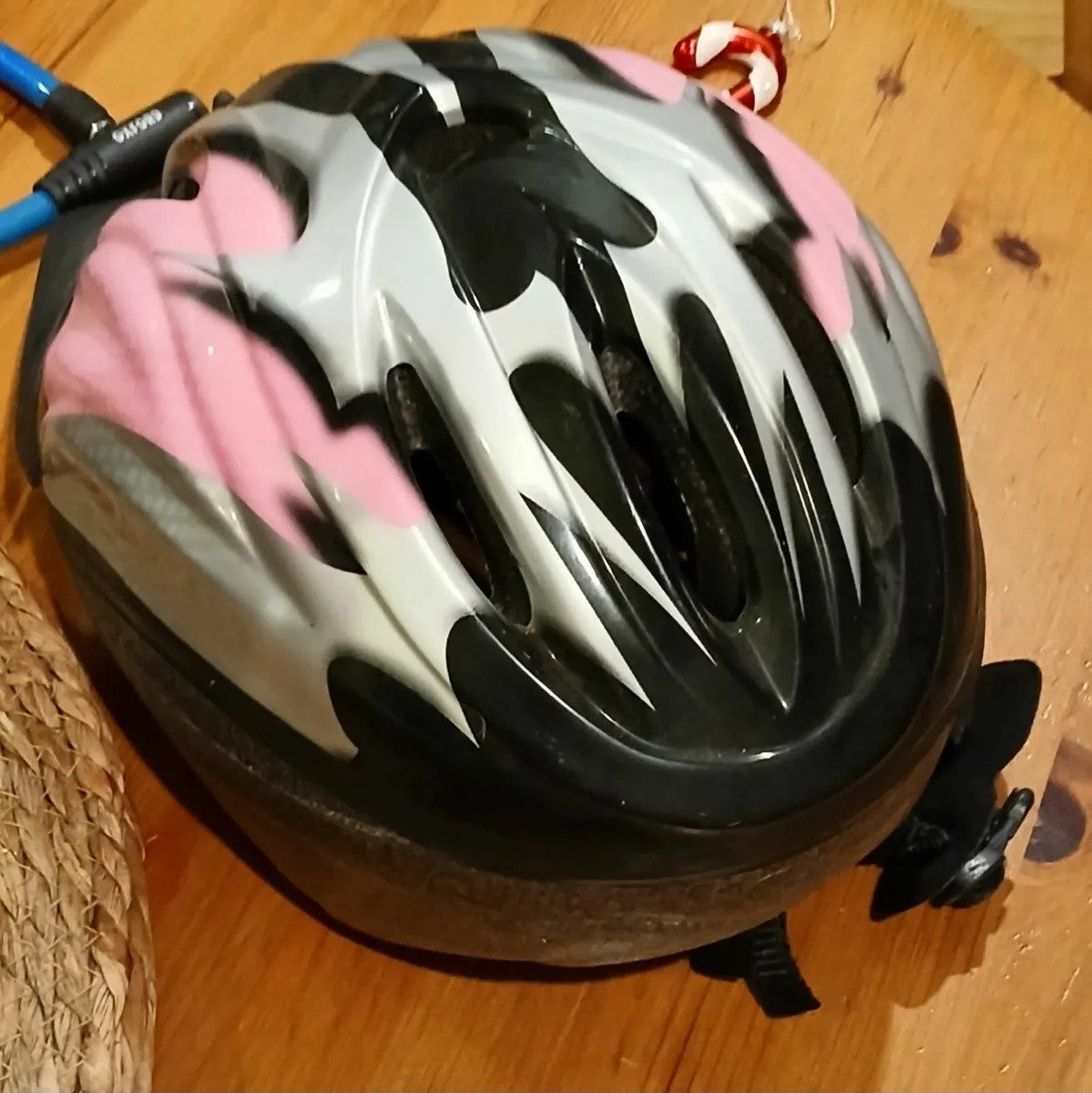 Bicycle Basket, Helmet, lock and reflector - Image 1