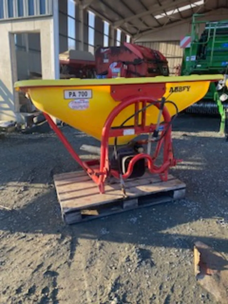 Abbey Fert Spreader - Image 1