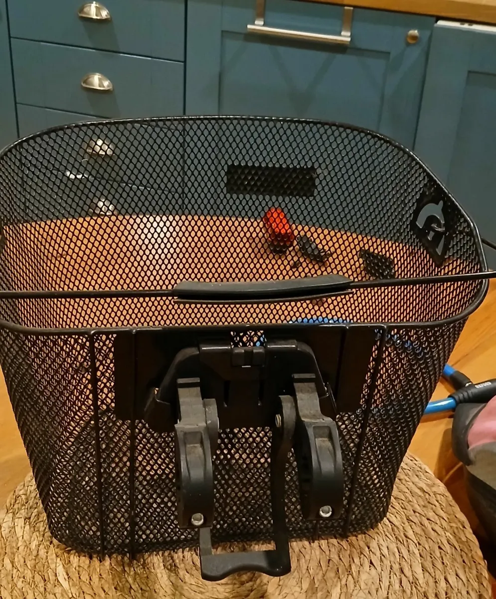 Bicycle Basket, Helmet, lock and reflector - Image 2