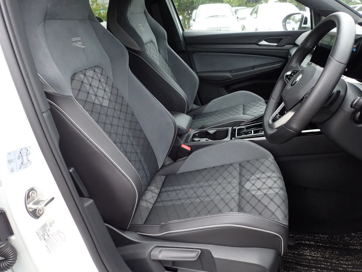 2.0TDI R-LINE 150BHP 5DR HATCHBACK AUTO // AS NEW - Image 2