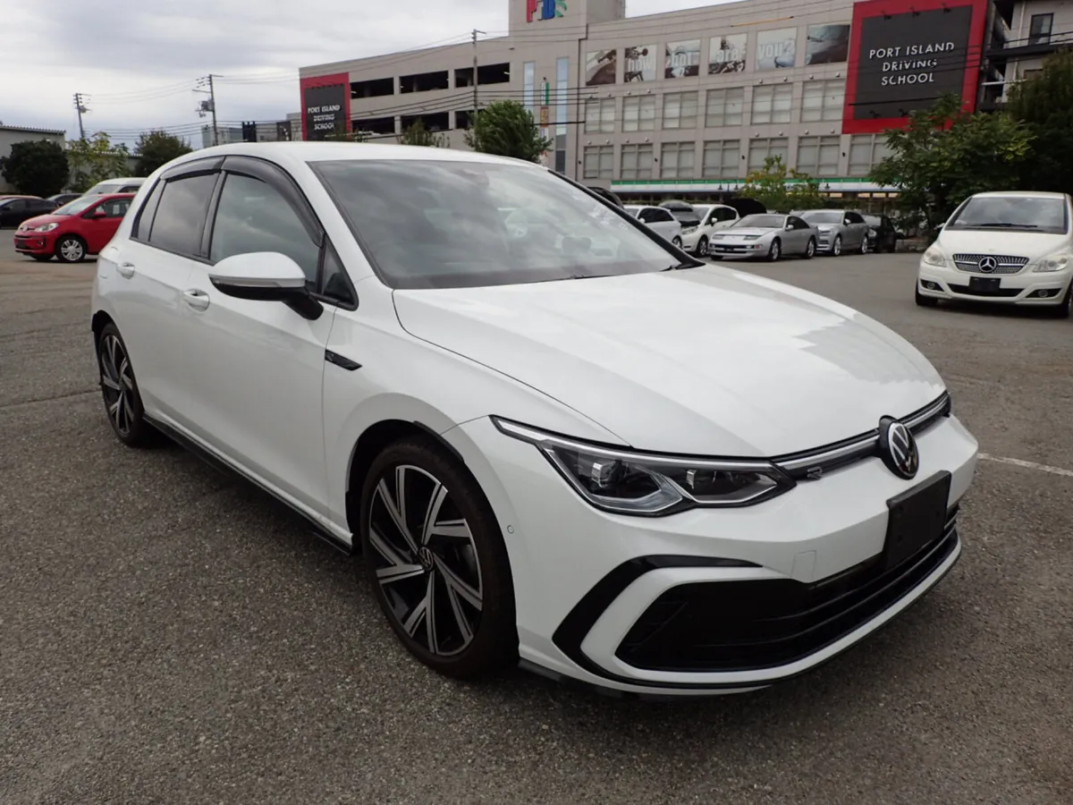 2.0TDI R-LINE 150BHP 5DR HATCHBACK AUTO // AS NEW - Image 1