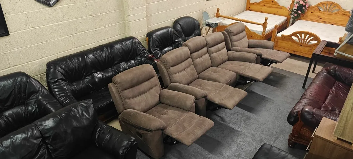 As New 3+1+1 Recliner Suite - Image 1