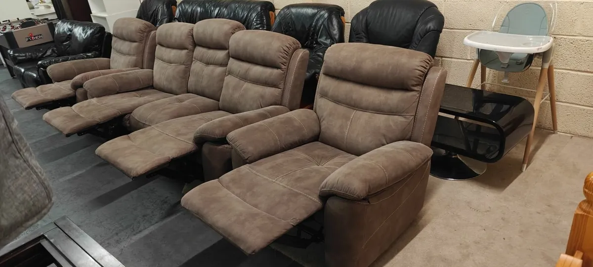 As New 3+1+1 Recliner Suite - Image 2