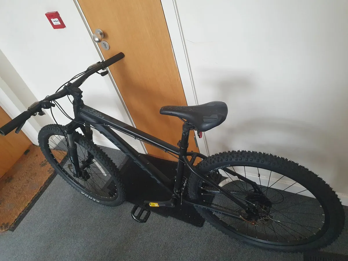 Carrera Vengeance Bike - Image 3