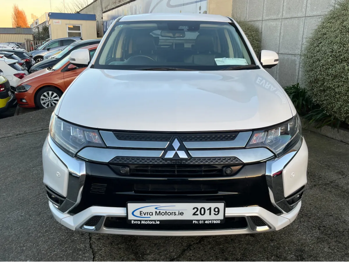 Mitsubishi Outlander G 4WD AUTOMATIC PLUG-IN HYBRI - Image 2