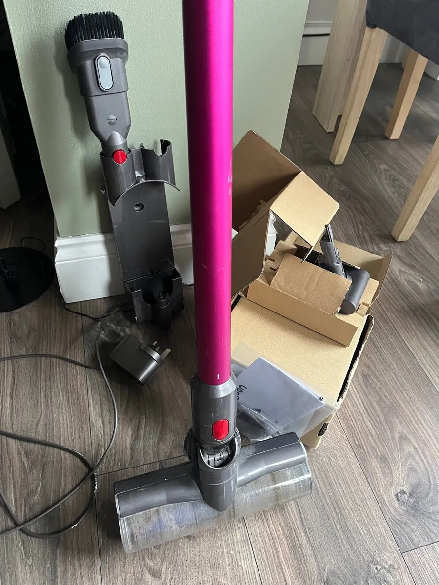 Dyson v7 - Image 1