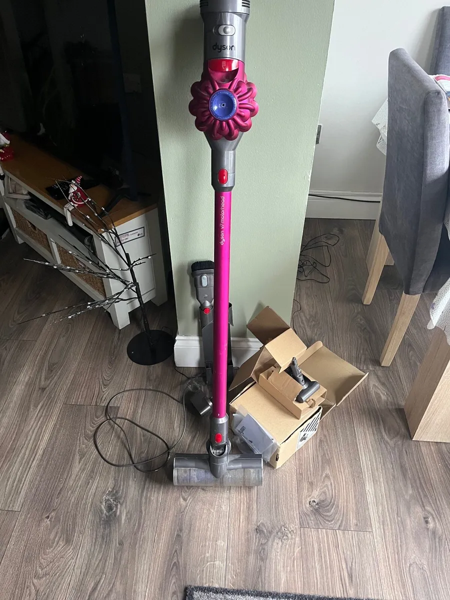 Dyson v7 - Image 2