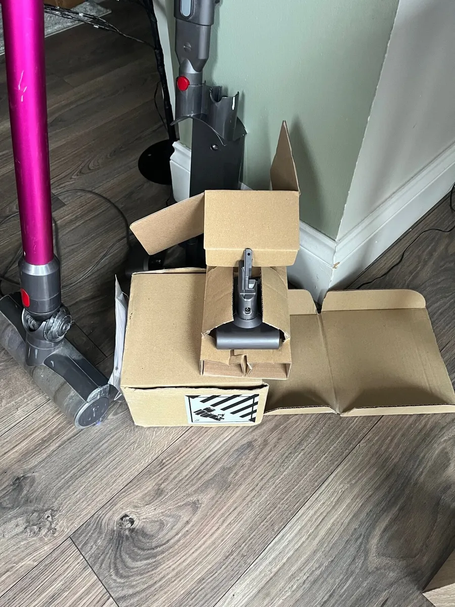 Dyson v7 - Image 3