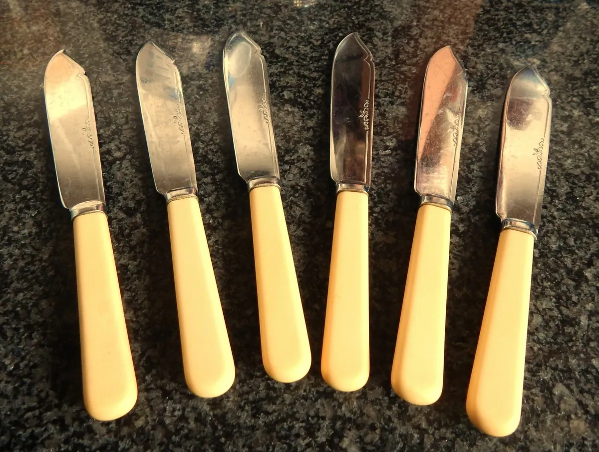 Set of 6 Vintage Fish Knives - Image 2