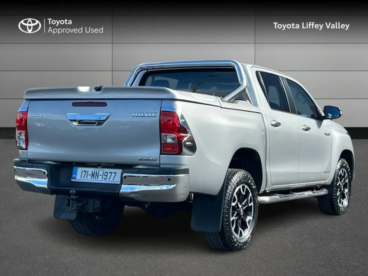 Toyota Hilux 2.4 D-4D INVINICBLE AUTOMATIC - Image 2