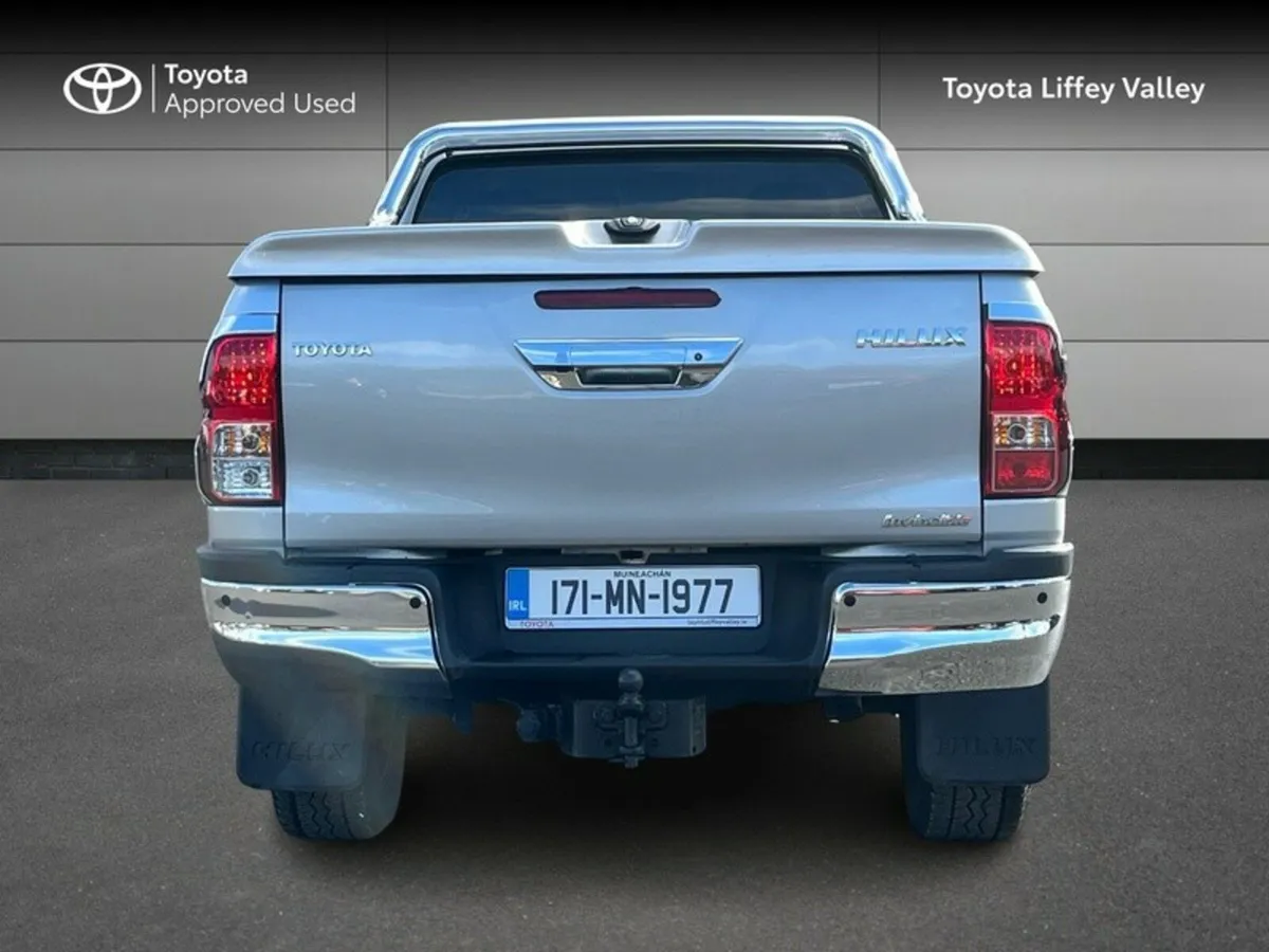 Toyota Hilux 2.4 D-4D INVINICBLE AUTOMATIC - Image 4