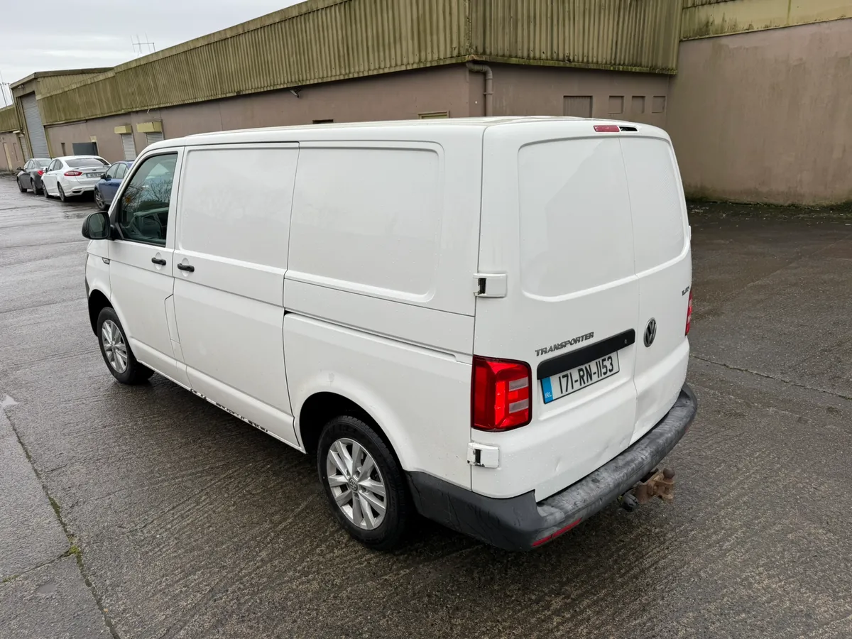 17 Volkswagen Transporter 2.0 TAX & DOE - Image 4