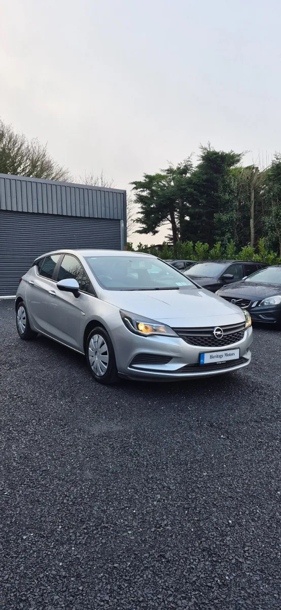 Opel Astra 2017 - Image 1