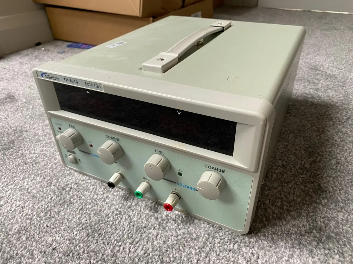 TP-6010 TWINTEX Laboratory power supply - Image 1