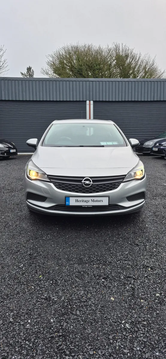Opel Astra 2017 - Image 2