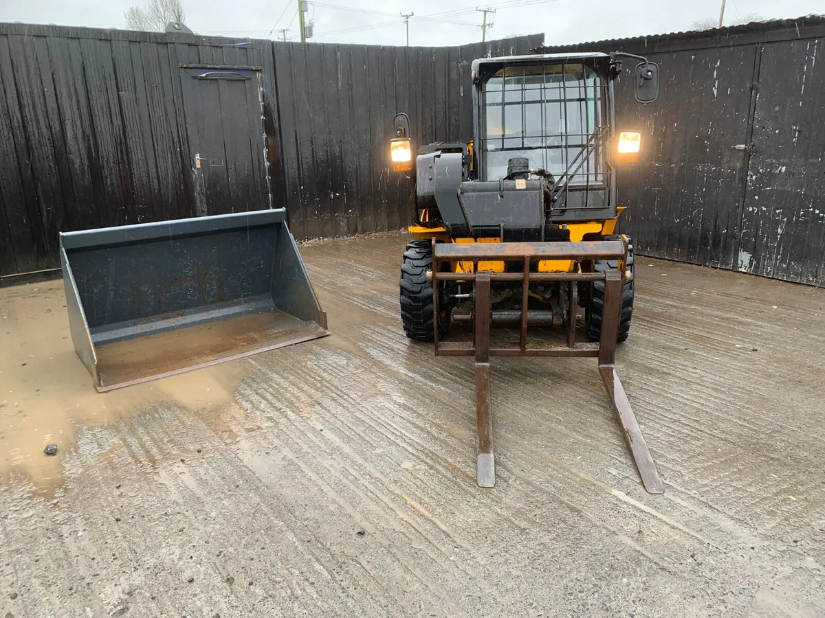 JCB 520-40 Telehandler - Image 1