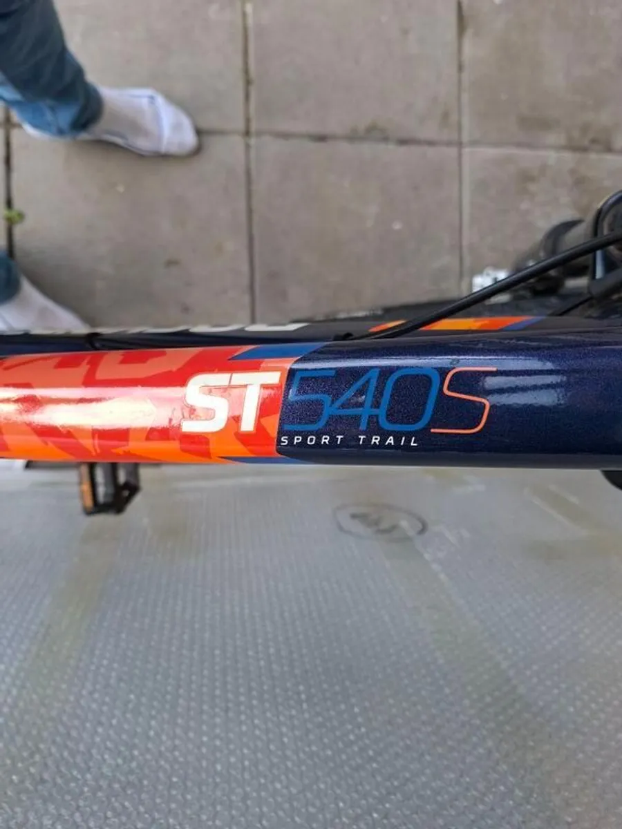 Mountain bike good as new - Image 4