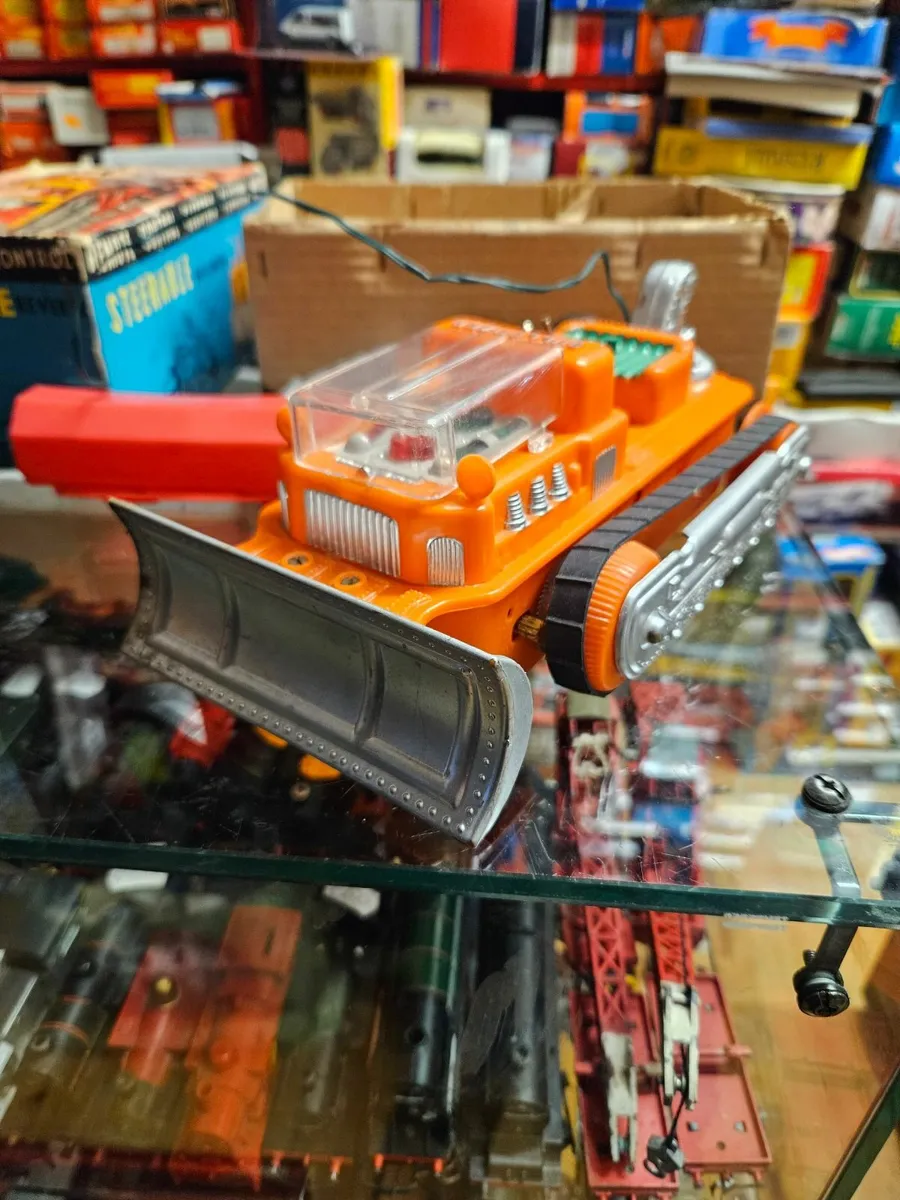 Corgi Lincoln International RC Bulldozer - Image 3