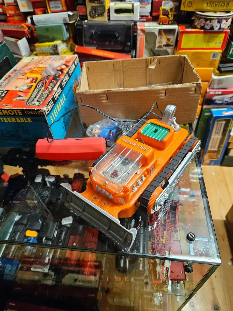 Corgi Lincoln International RC Bulldozer - Image 4